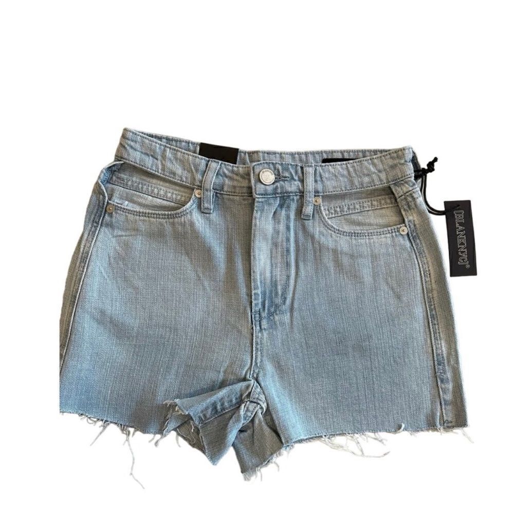 NWT Blank NYC Women’s Light Wash Denim Shorts Pocket Cut Out Raw Hem - Size 24 - Picture 3 of 10